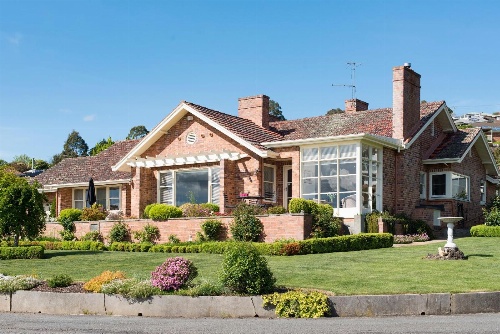 Trevallyn House B & B image 1